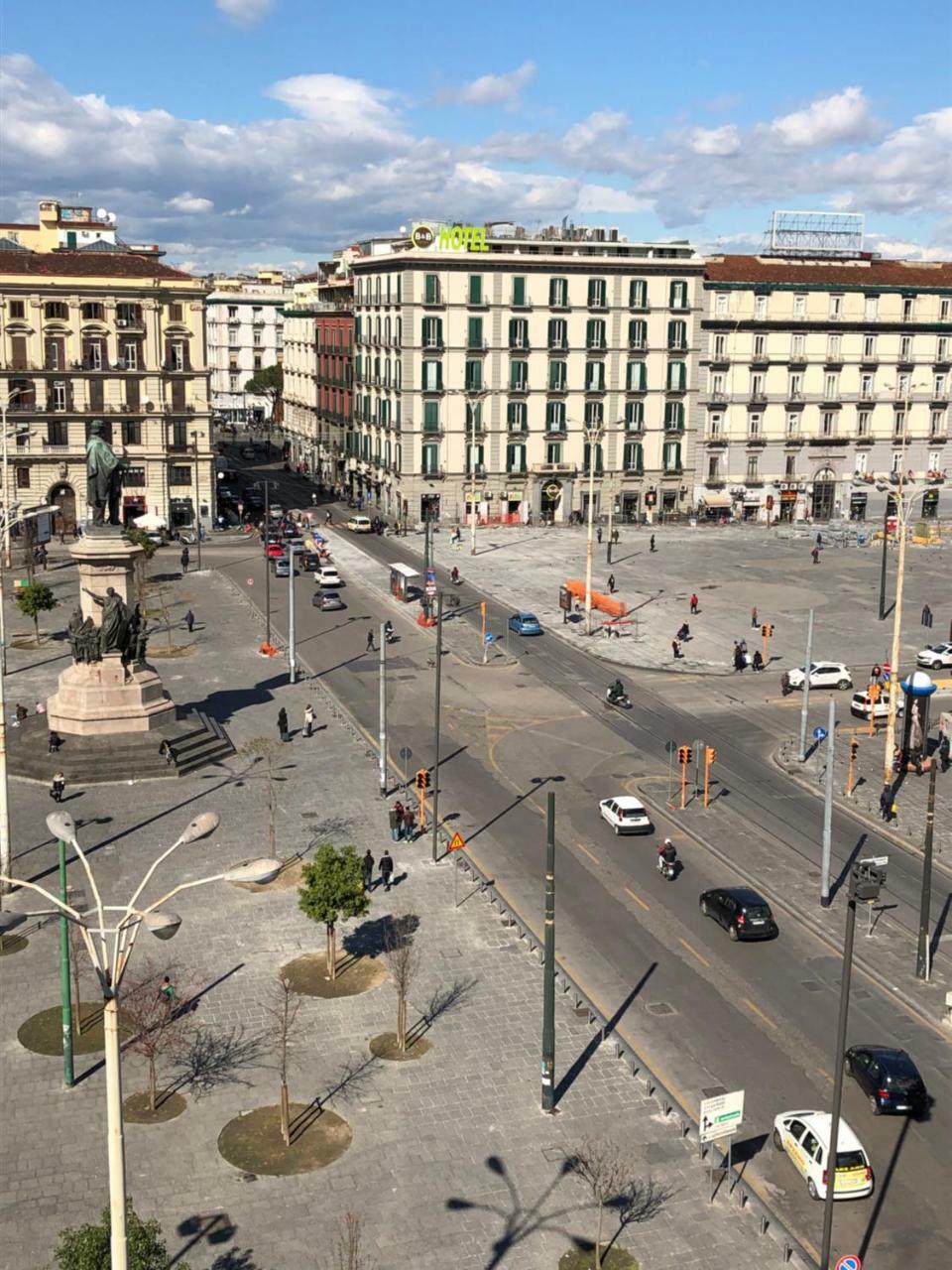 Pit Stop Napoli Centrale Buitenkant foto